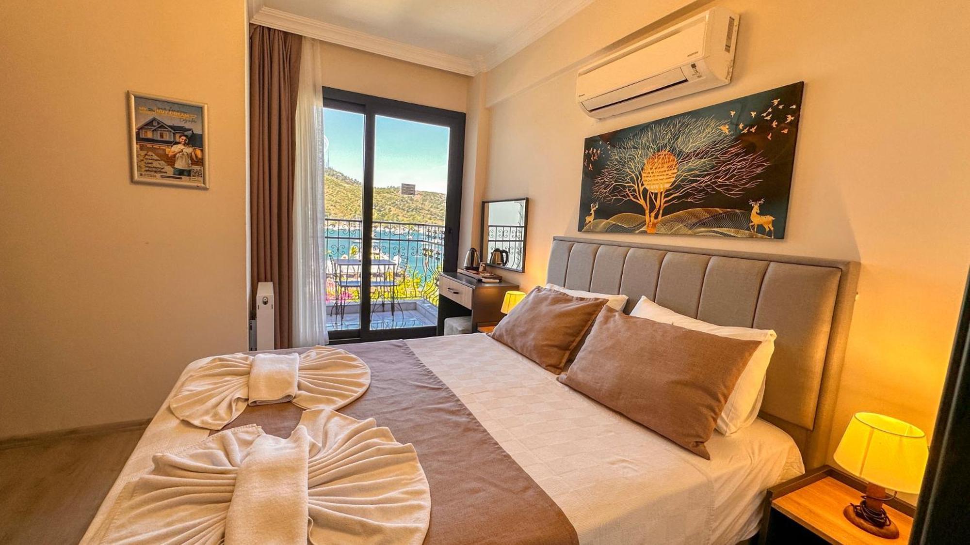 Deluxe tweepersoonskamer met balkon en uitzicht op zee